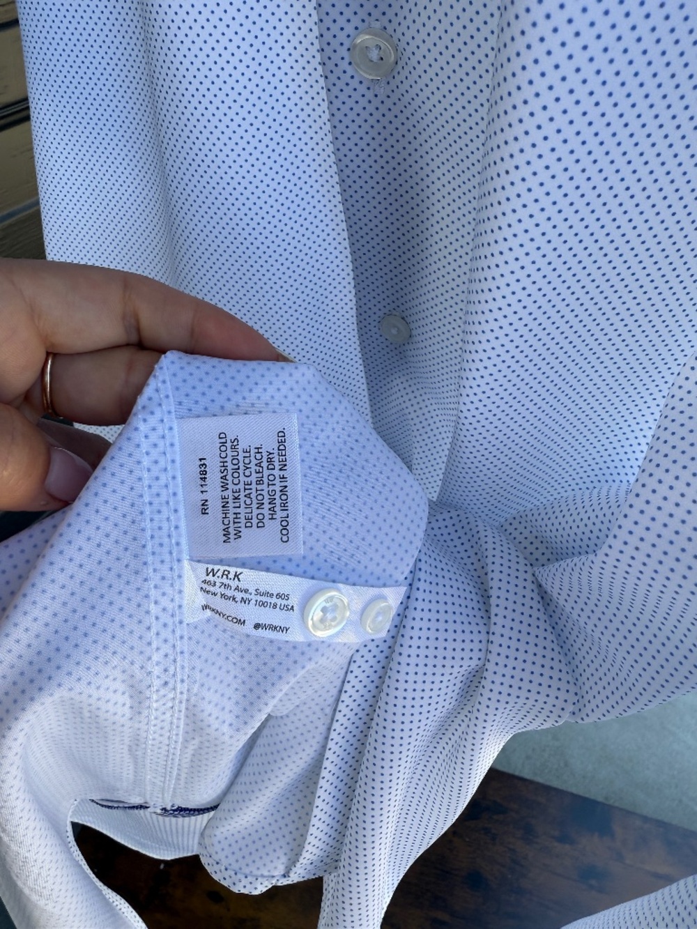 Used! Men's WRK 4 Way Stretch Long Sleeve White Blue Polka Dot Dress Shirt - Picture 4 of 4